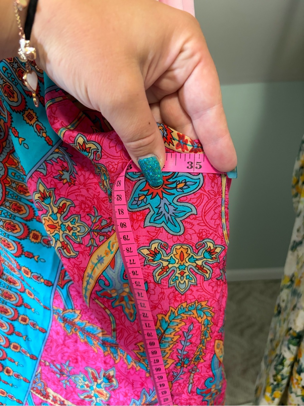 Tolani 100% Silk Vibrant Pink & Teal Paisley V-Neck Women's Top size small - Picture 7 of 7